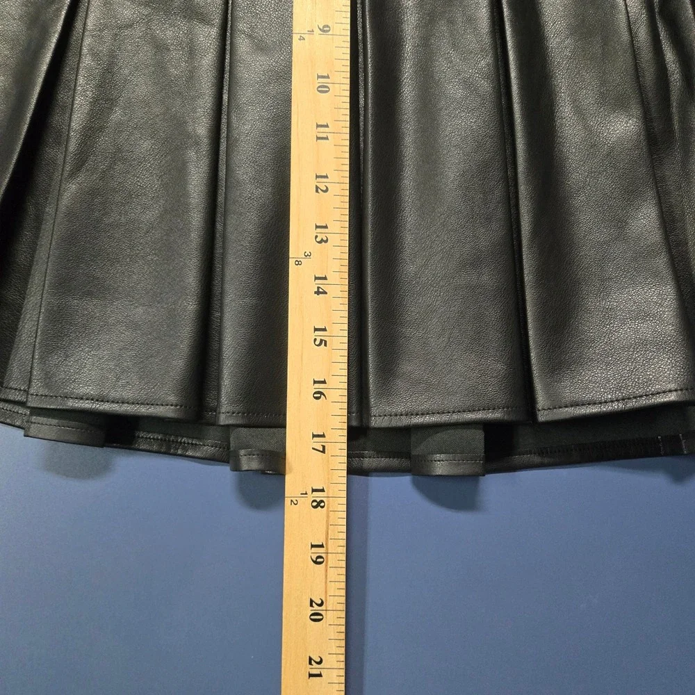 Faux Leather Pleated Skirt Black Womens Medium Elastic Waist Mini Whimsigoth